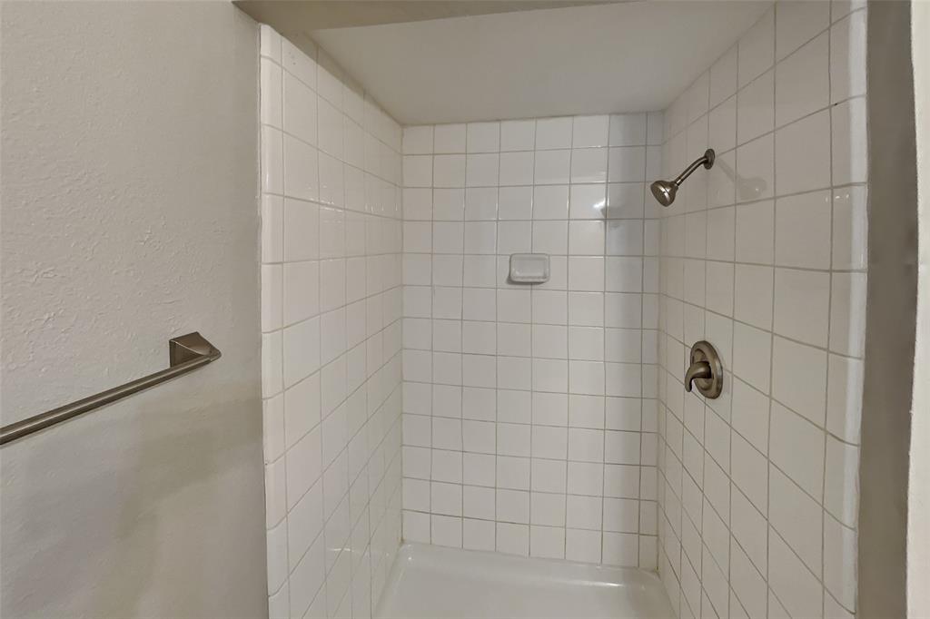 3905 Branch Hollow Drive Property Photo 12