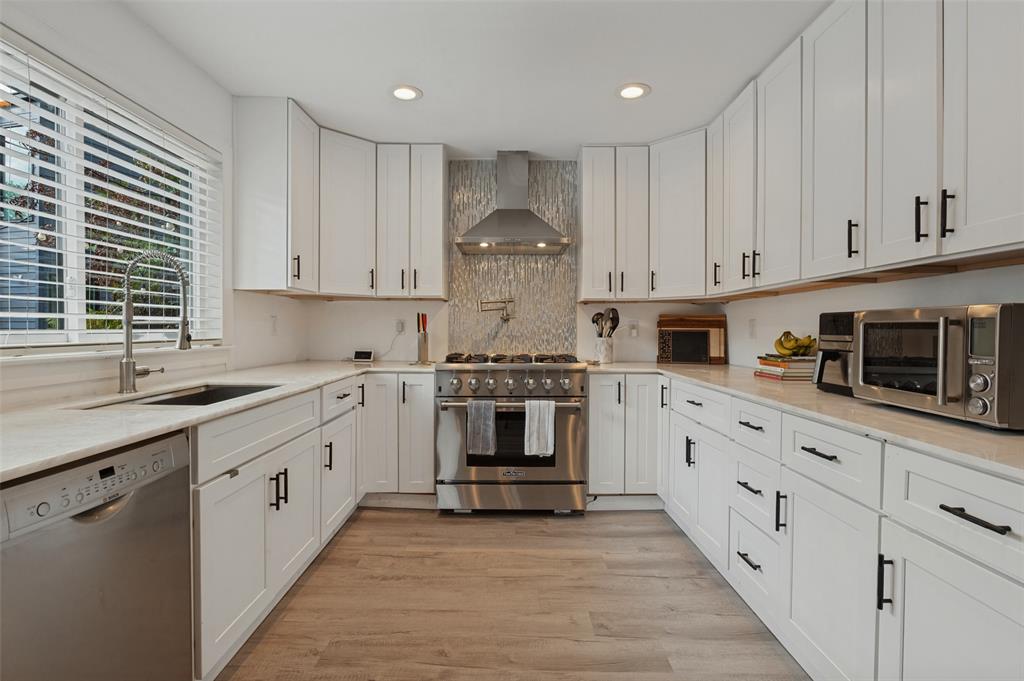 3811 Eaton Drive Property Photo 2