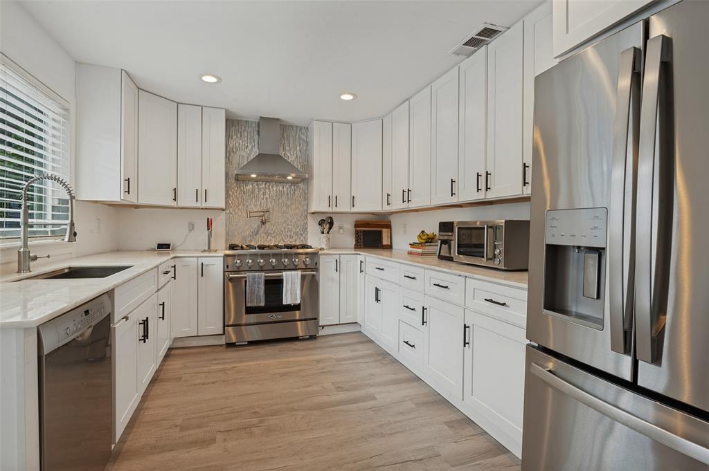 3811 Eaton Drive Property Photo 4