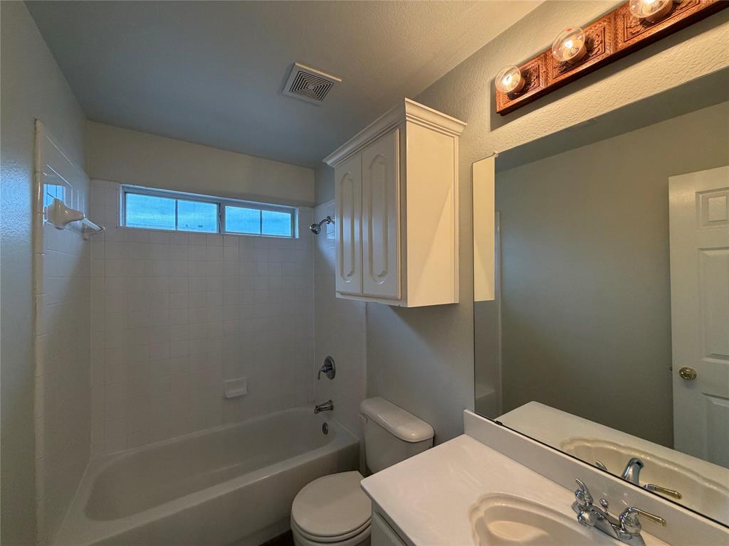 5821 Starboardway Drive Property Photo 5