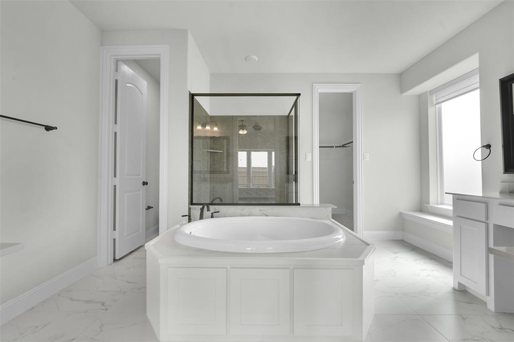 804 Meadow Holly Drive Property Photo 17