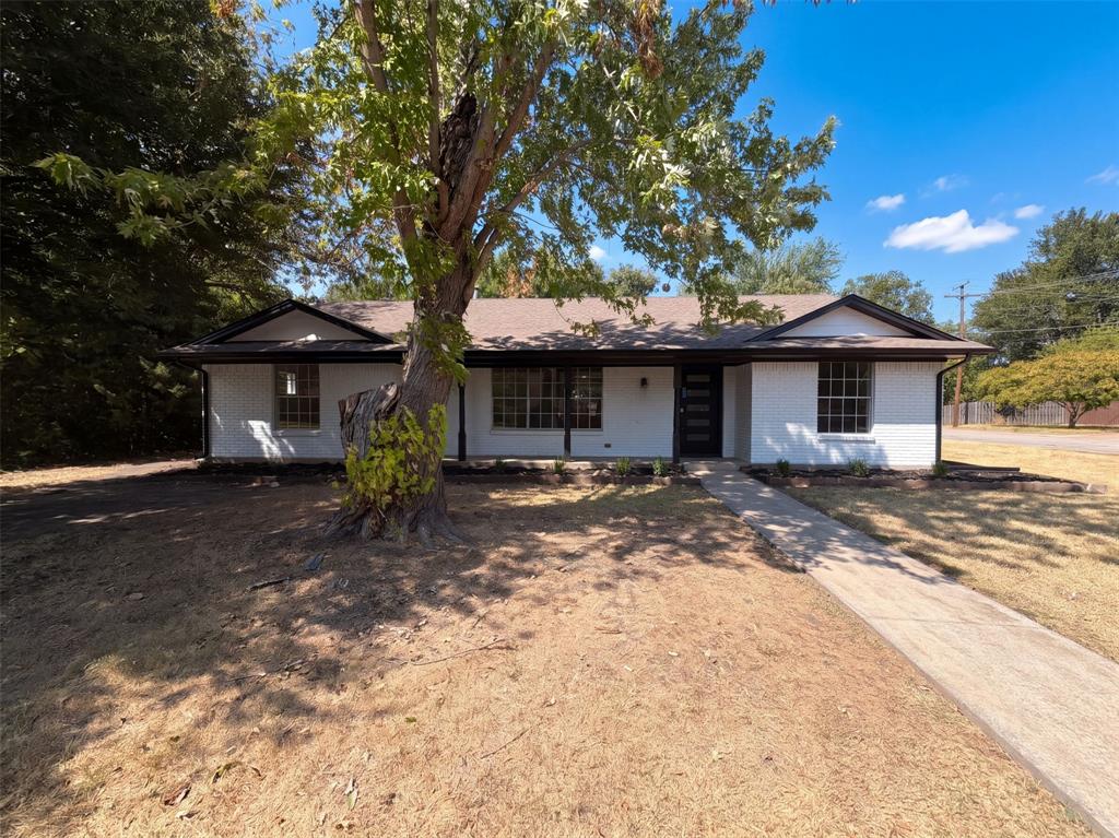 1329 Wellington Drive Property Photo 1