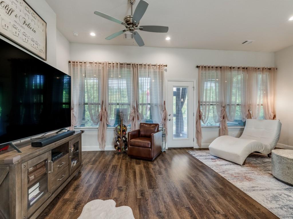 921 Hearthside Way Property Photo 4