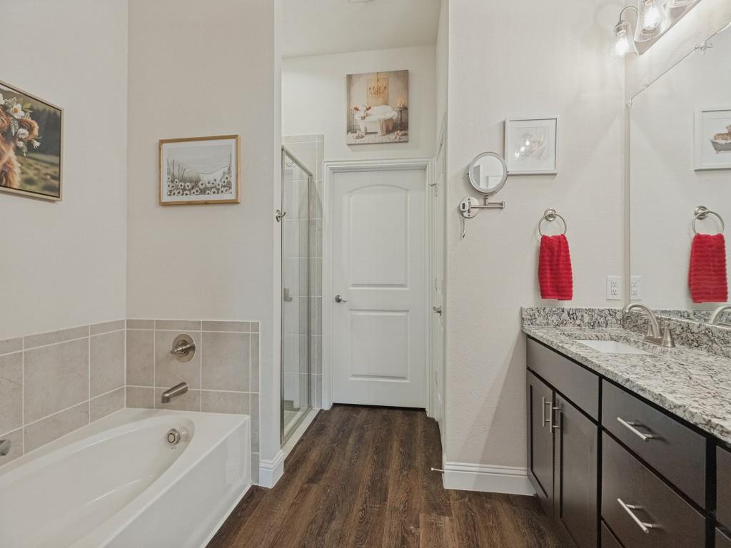 921 Hearthside Way Property Photo 9