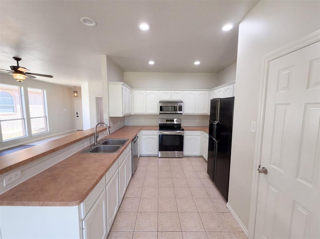 2617 Silver Hill Drive Property Photo 2