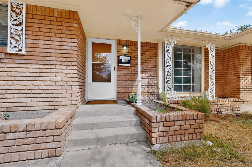 1129 Oak Meadows Drive Property Photo 2