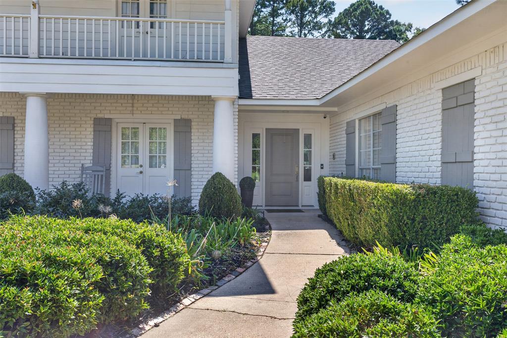 10110 Stonehedge Drive Property Photo 4