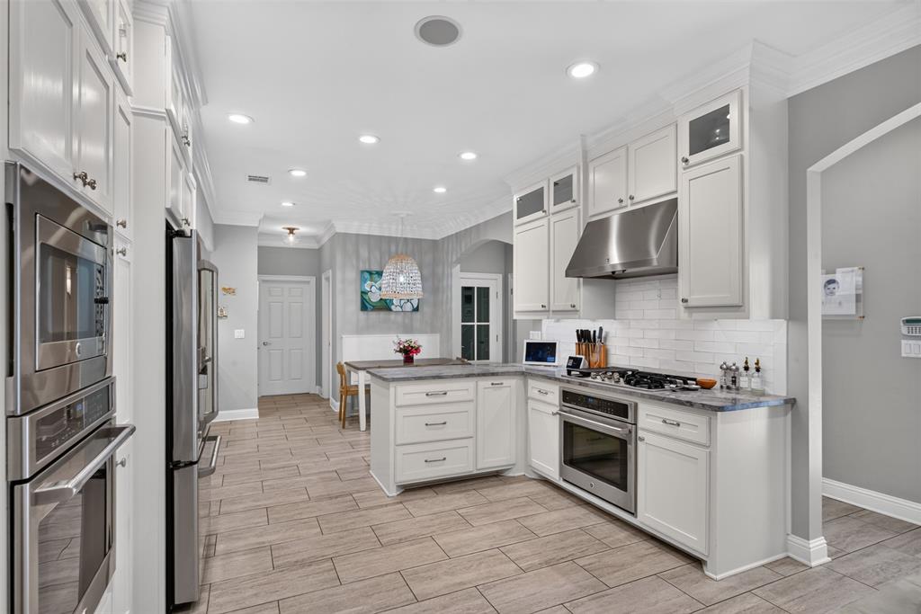 10110 Stonehedge Drive Property Photo 12