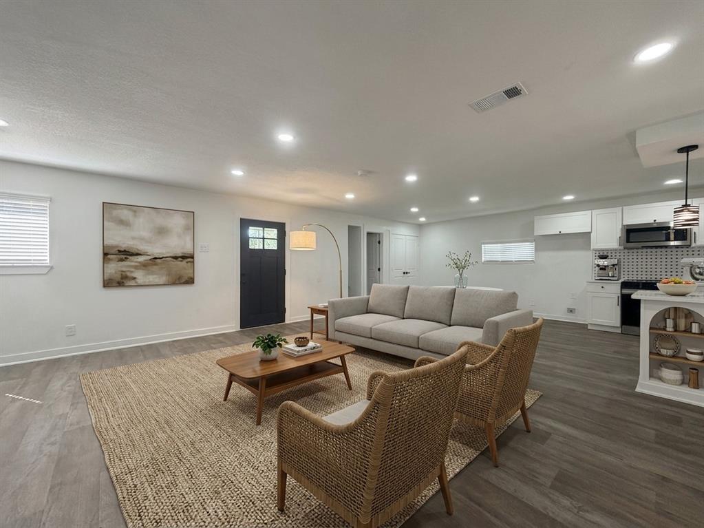 1424 E Parker Road Property Photo 2
