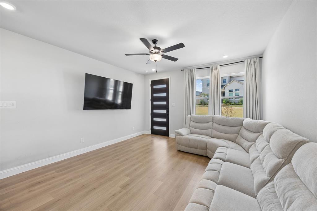 1201 Sideoats Mews Property Photo 4