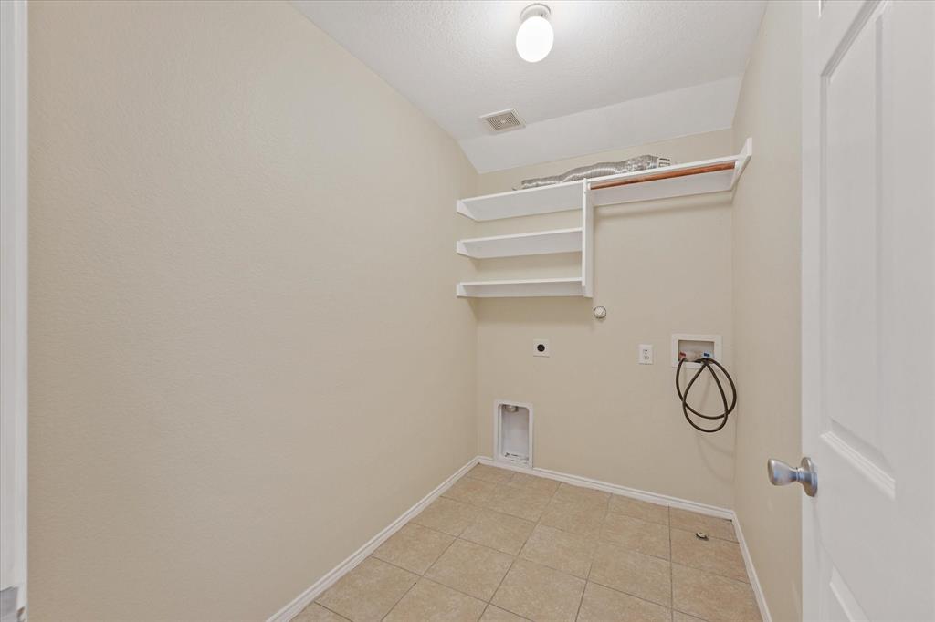 2040 Hanakoa Falls Drive Property Photo 17