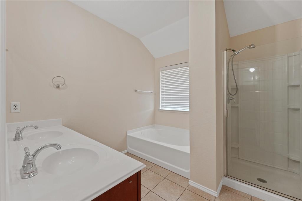 2040 Hanakoa Falls Drive Property Photo 21