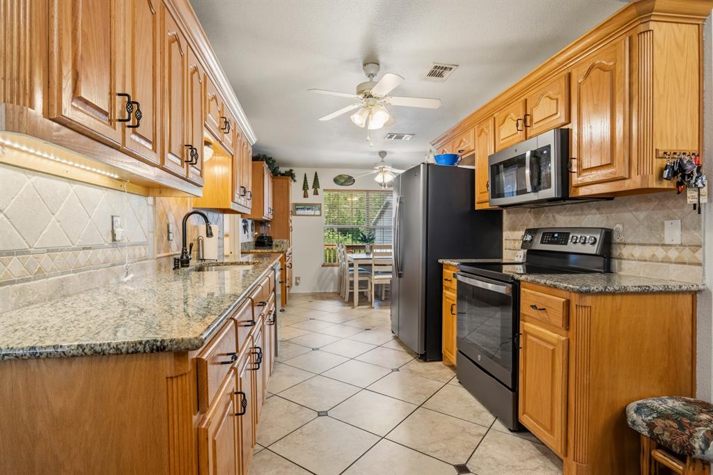 411 County Road 2127 Property Photo 8