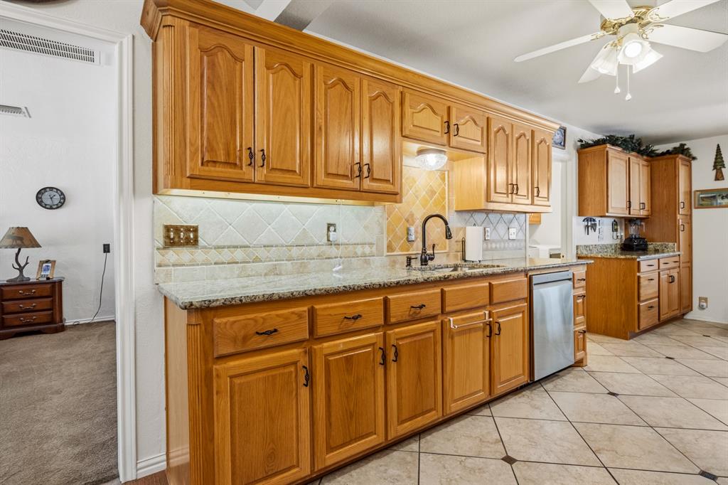 411 County Road 2127 Property Photo 9