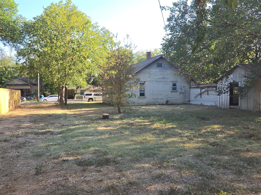 1013 E Tennie Property Photo 3