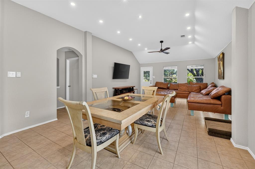 929 Warbler Property Photo 4