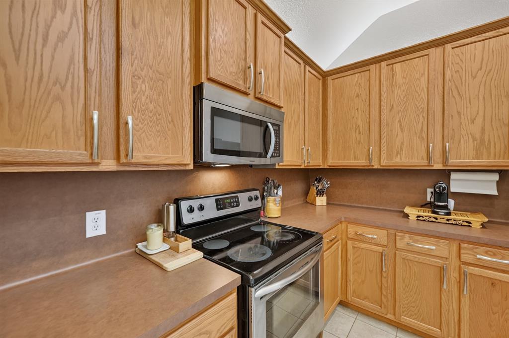 929 Warbler Property Photo 6