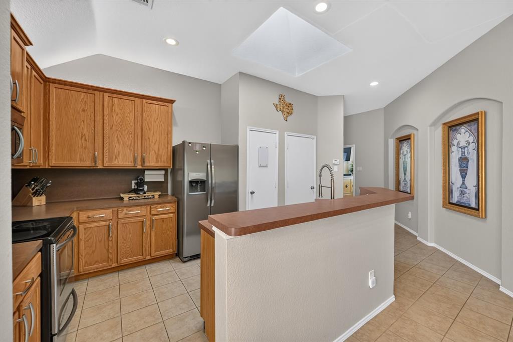 929 Warbler Property Photo 7