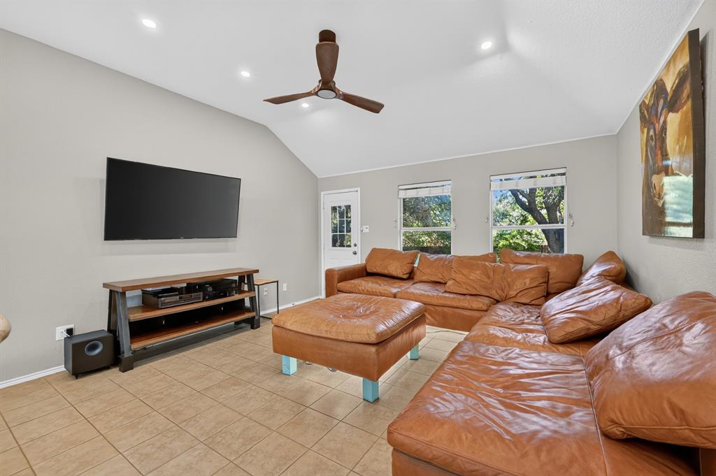 929 Warbler Property Photo 11