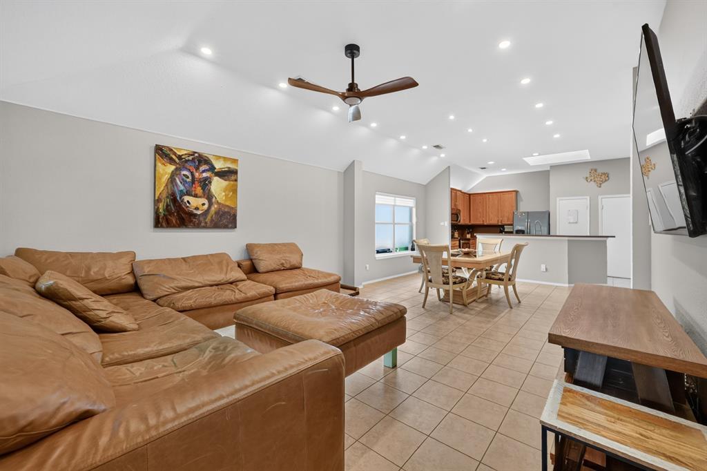 929 Warbler Property Photo 12