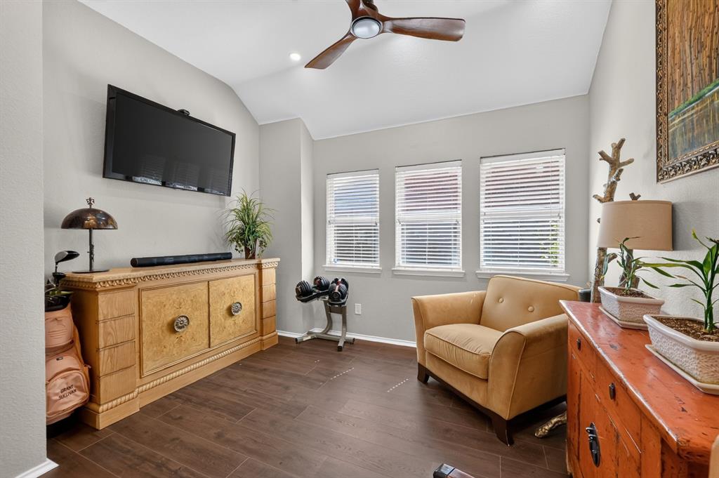 929 Warbler Property Photo 22