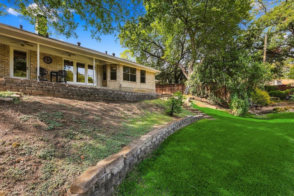 2811 Reedcroft Drive Property Photo 4