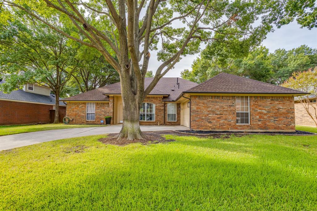 2637 Surrey Woods Road Property Photo 1