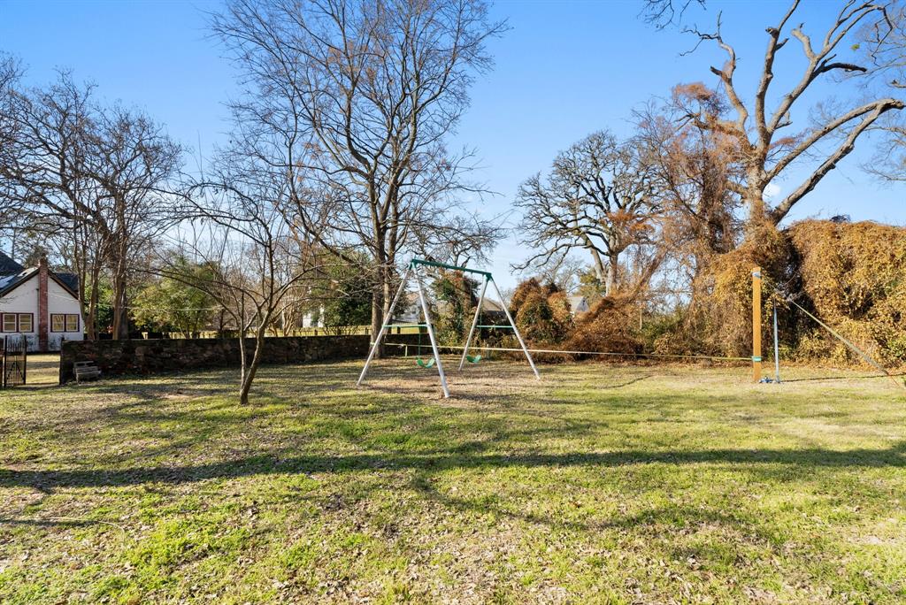 911 W Houston Property Photo 36