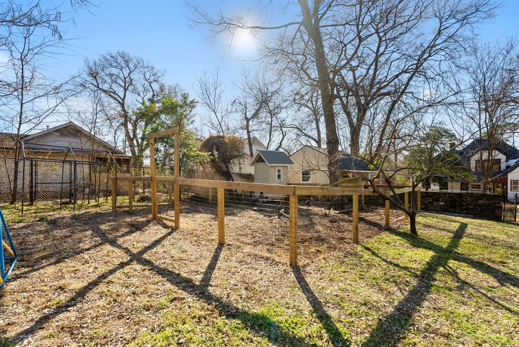 911 W Houston Property Photo 37