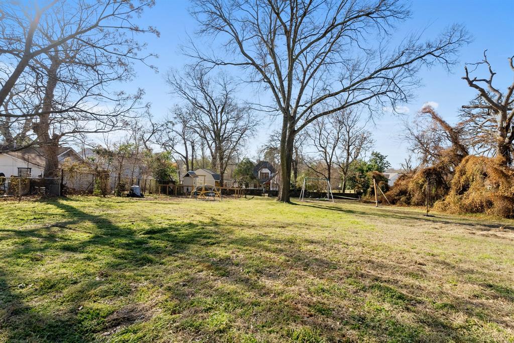 911 W Houston Property Photo 38