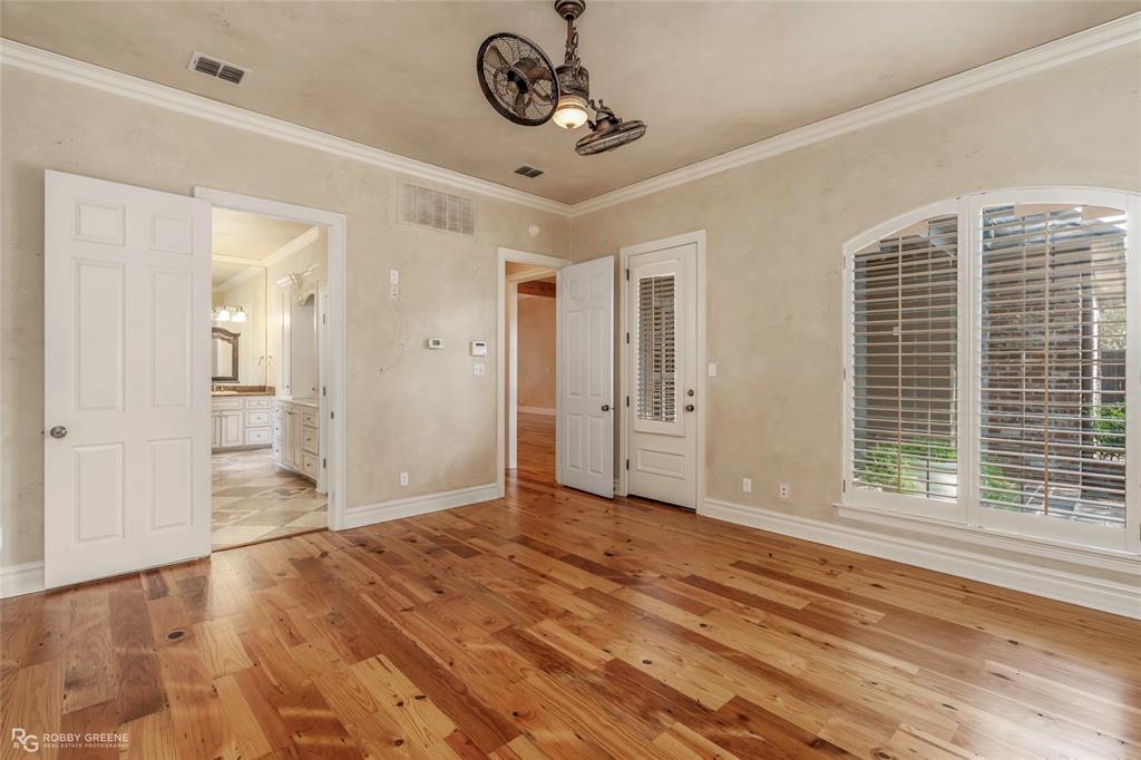 110 Esplanade Court Property Photo 15