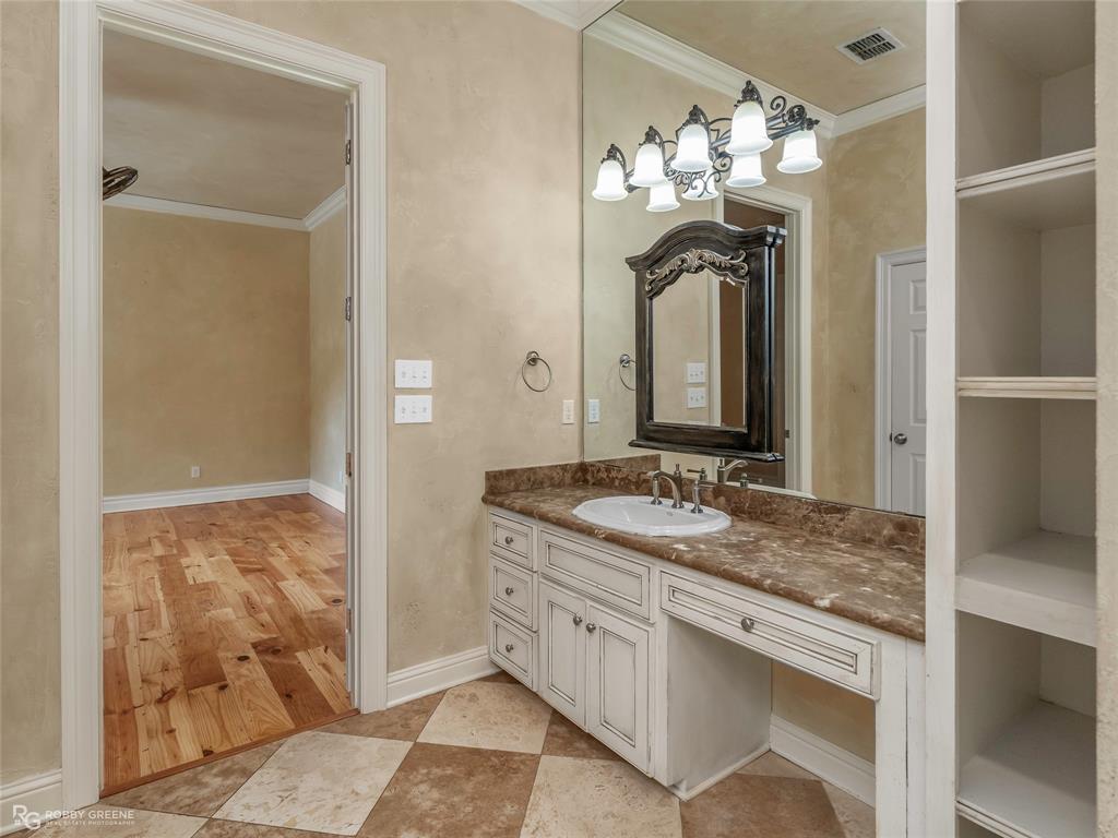 110 Esplanade Court Property Photo 18