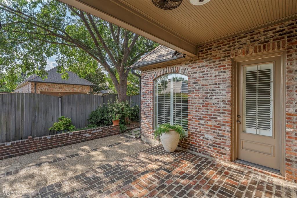 110 Esplanade Court Property Photo 26