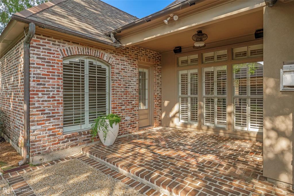 110 Esplanade Court Property Photo 27