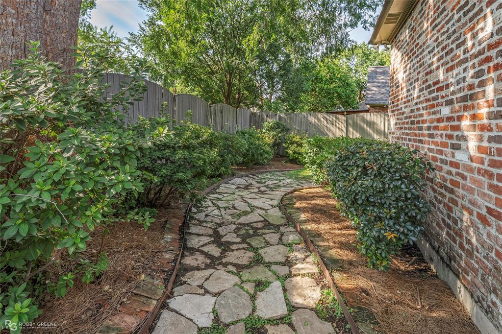 110 Esplanade Court Property Photo 29