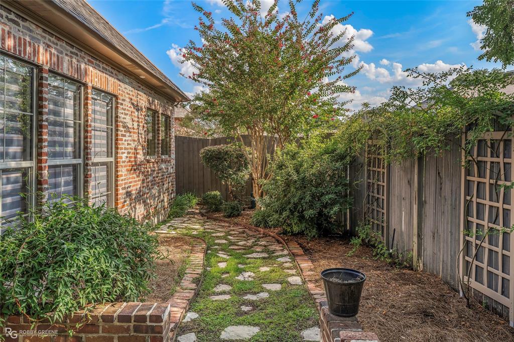 110 Esplanade Court Property Photo 30