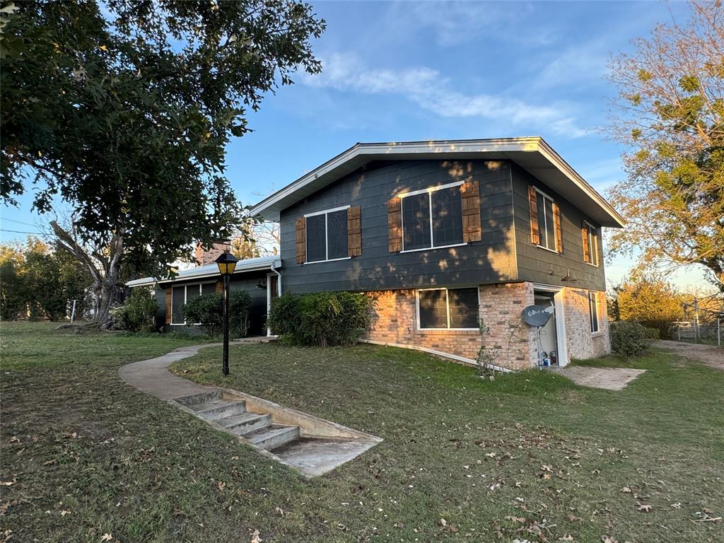 915 Old Stephenville Road Property Photo 1
