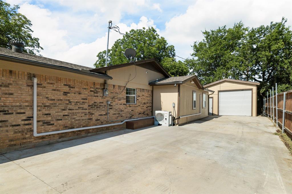 2801 Rosebud Lane Property Photo 2