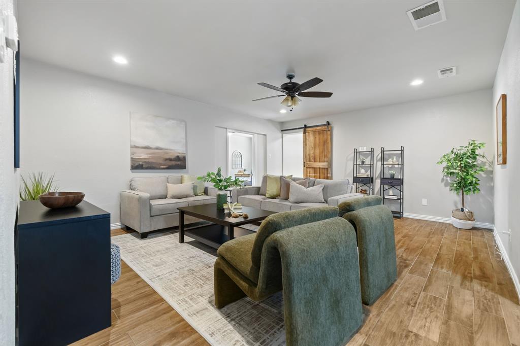 2801 Rosebud Lane Property Photo 4