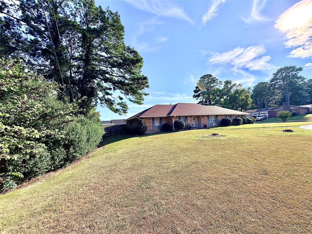 2735 Hoyte Drive Property Photo 4