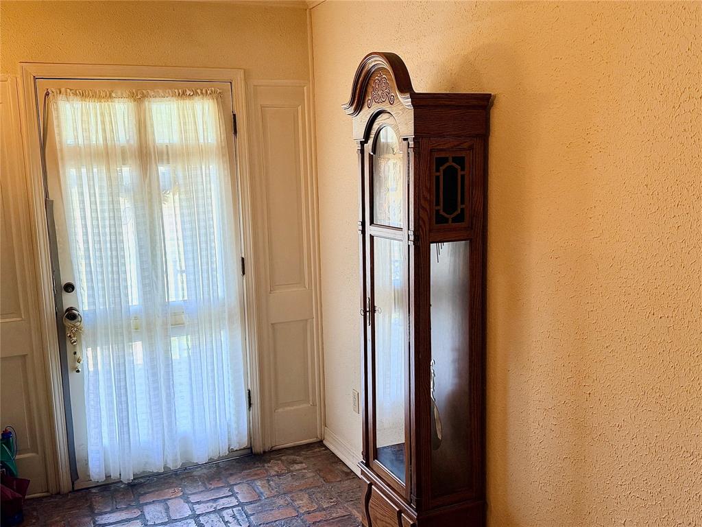 2735 Hoyte Drive Property Photo 7