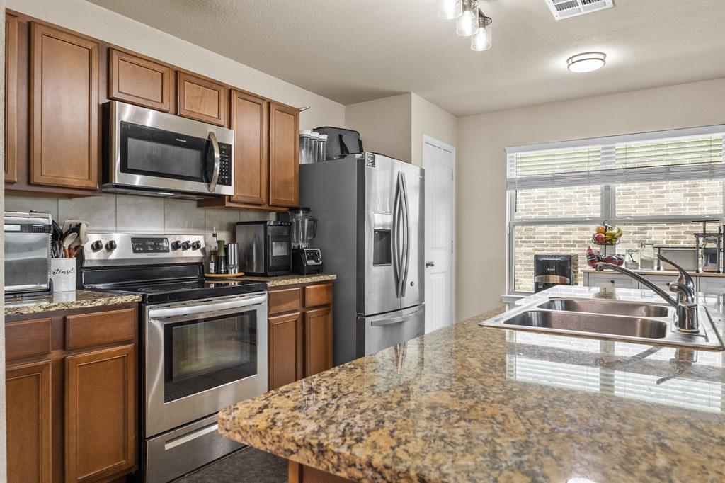 2508 Glen Hollow Drive Property Photo 6