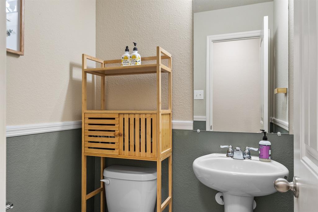 2508 Glen Hollow Drive Property Photo 8