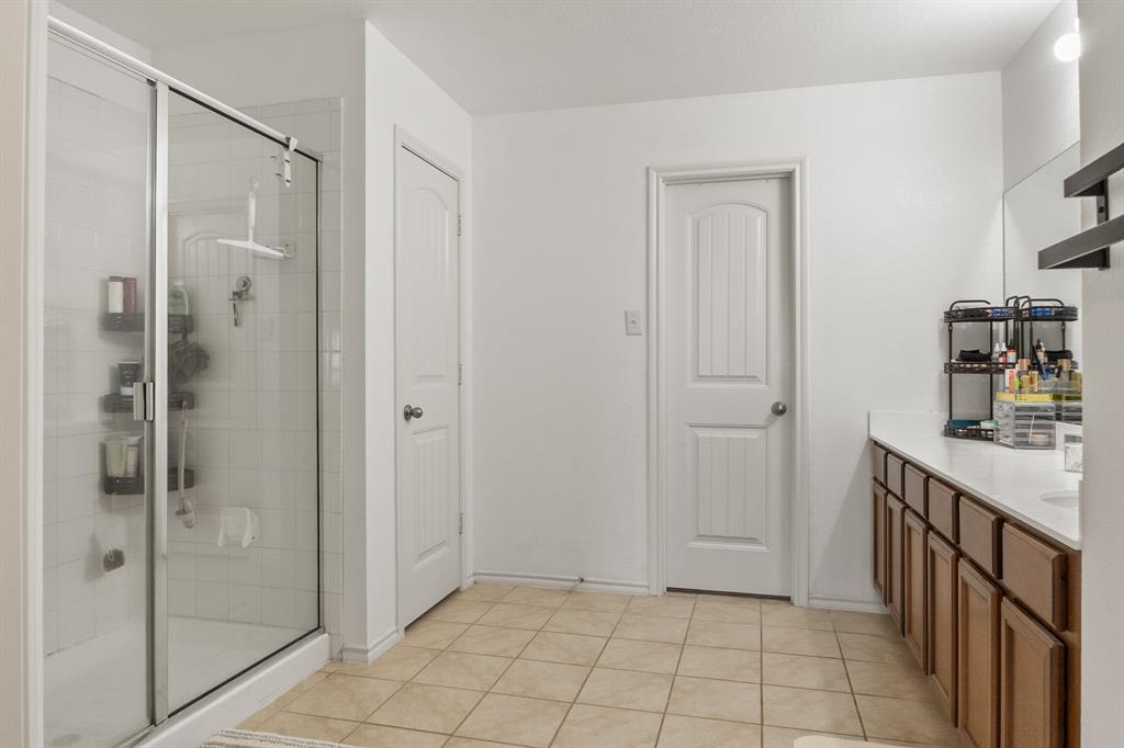 2508 Glen Hollow Drive Property Photo 17