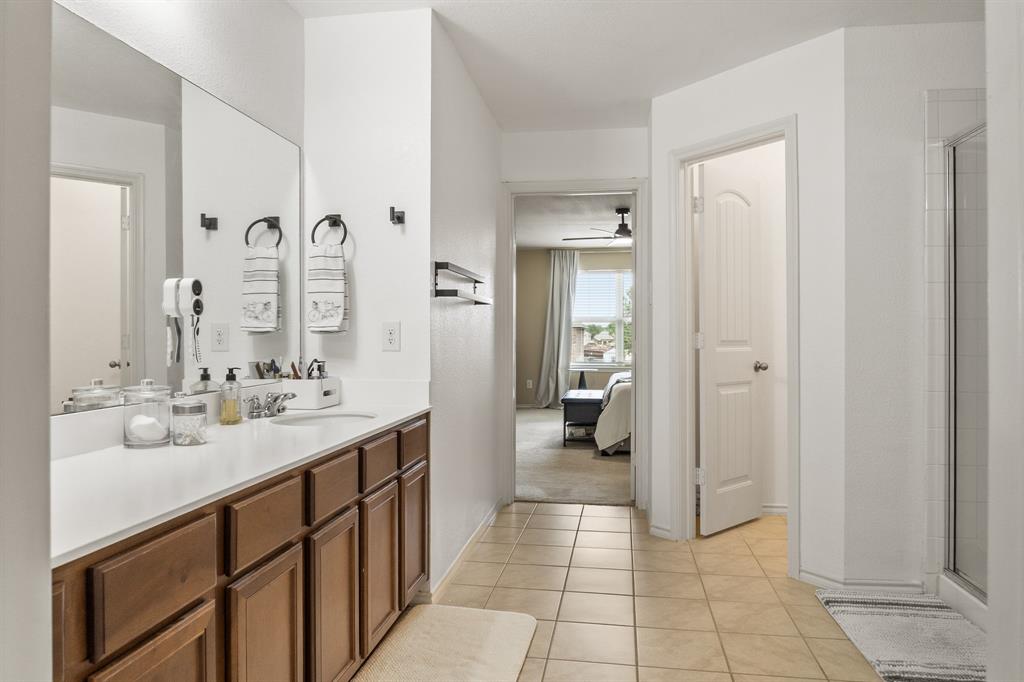 2508 Glen Hollow Drive Property Photo 18