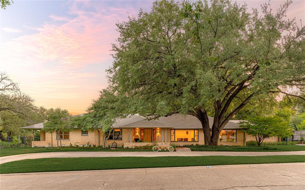 906 Leatrice Drive