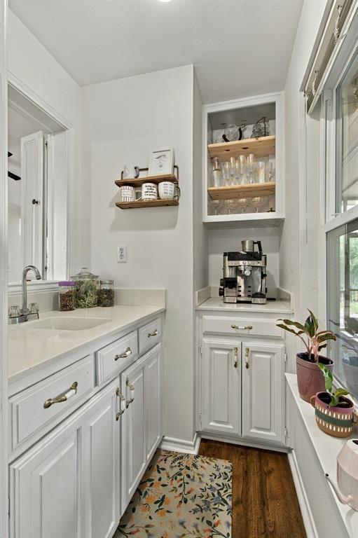 2905 Foxcreek Drive Property Photo 9