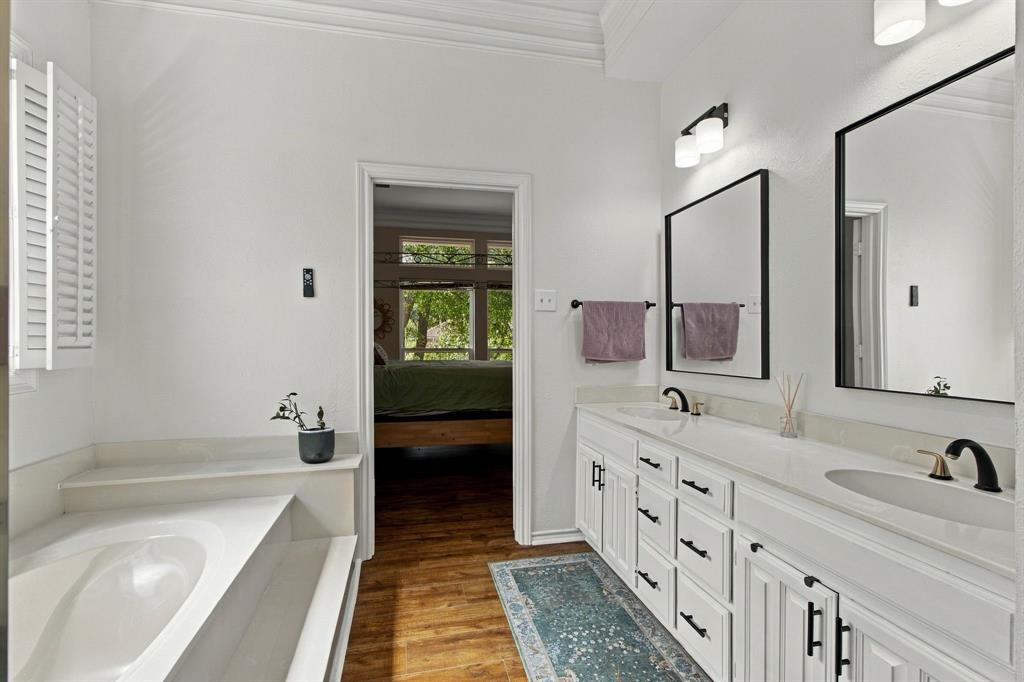 2905 Foxcreek Drive Property Photo 16