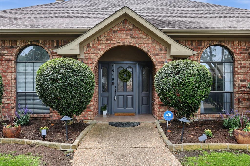 1516 Glastonbury Drive Property Photo 2