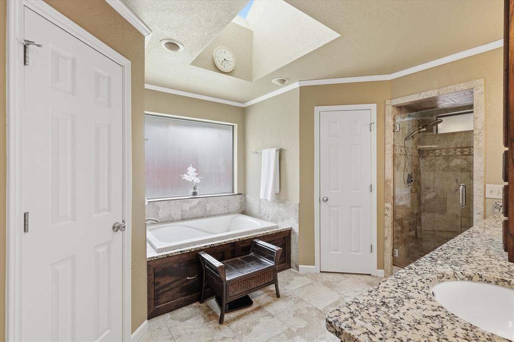 1516 Glastonbury Drive Property Photo 18